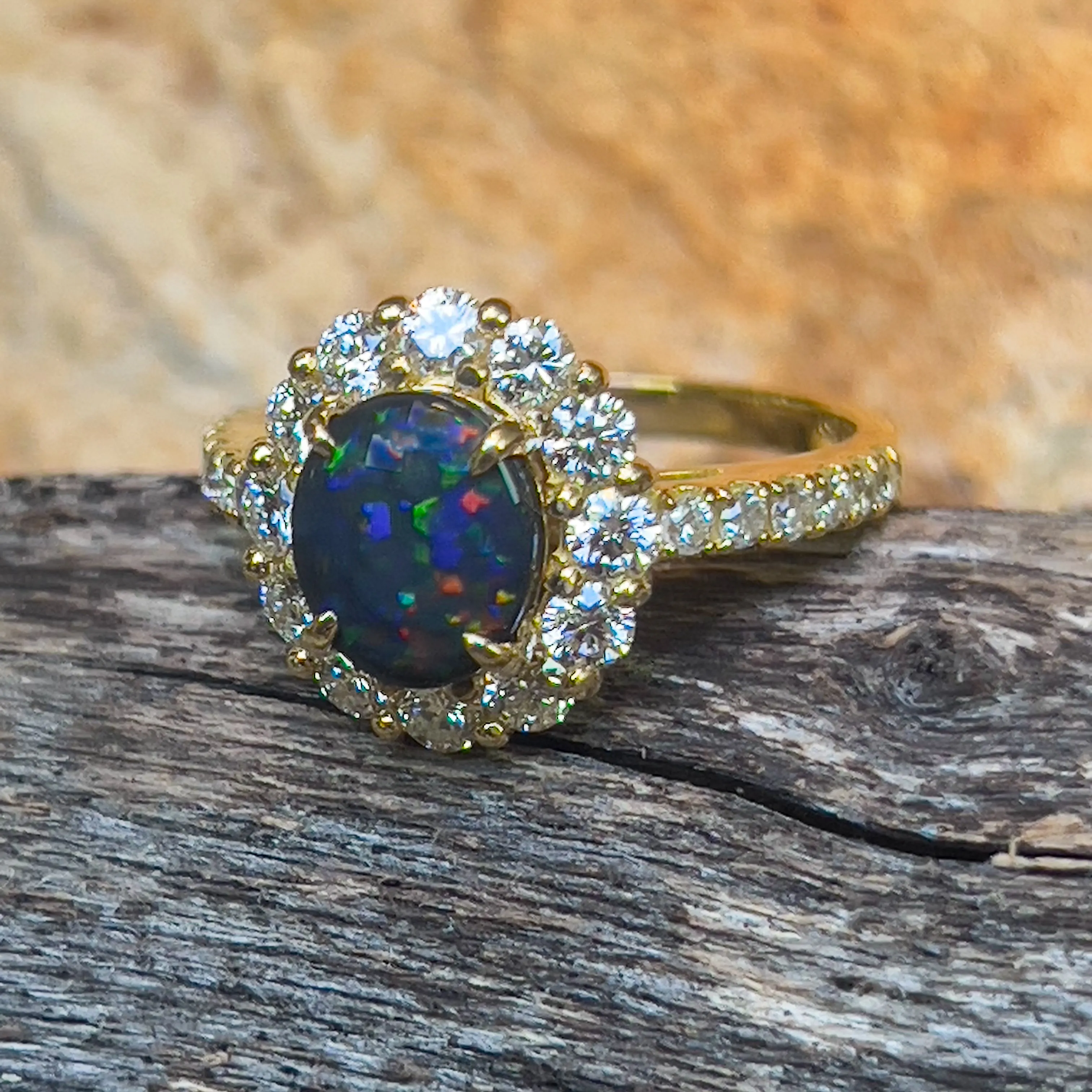 18kt Yellow Gold cluster ring Black Opal 1.03 Diamonds 0.88ct