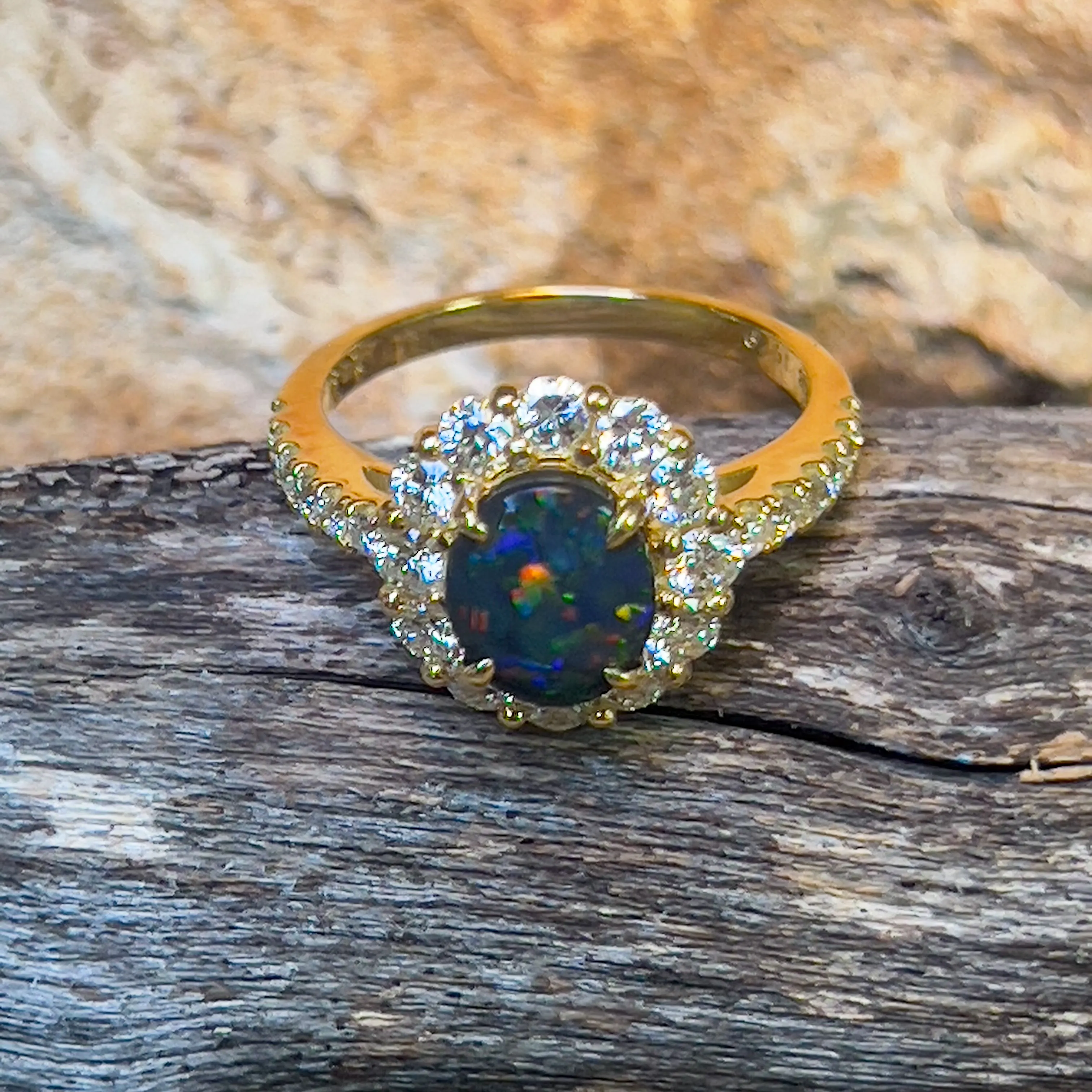 18kt Yellow Gold cluster ring Black Opal 1.03 Diamonds 0.88ct