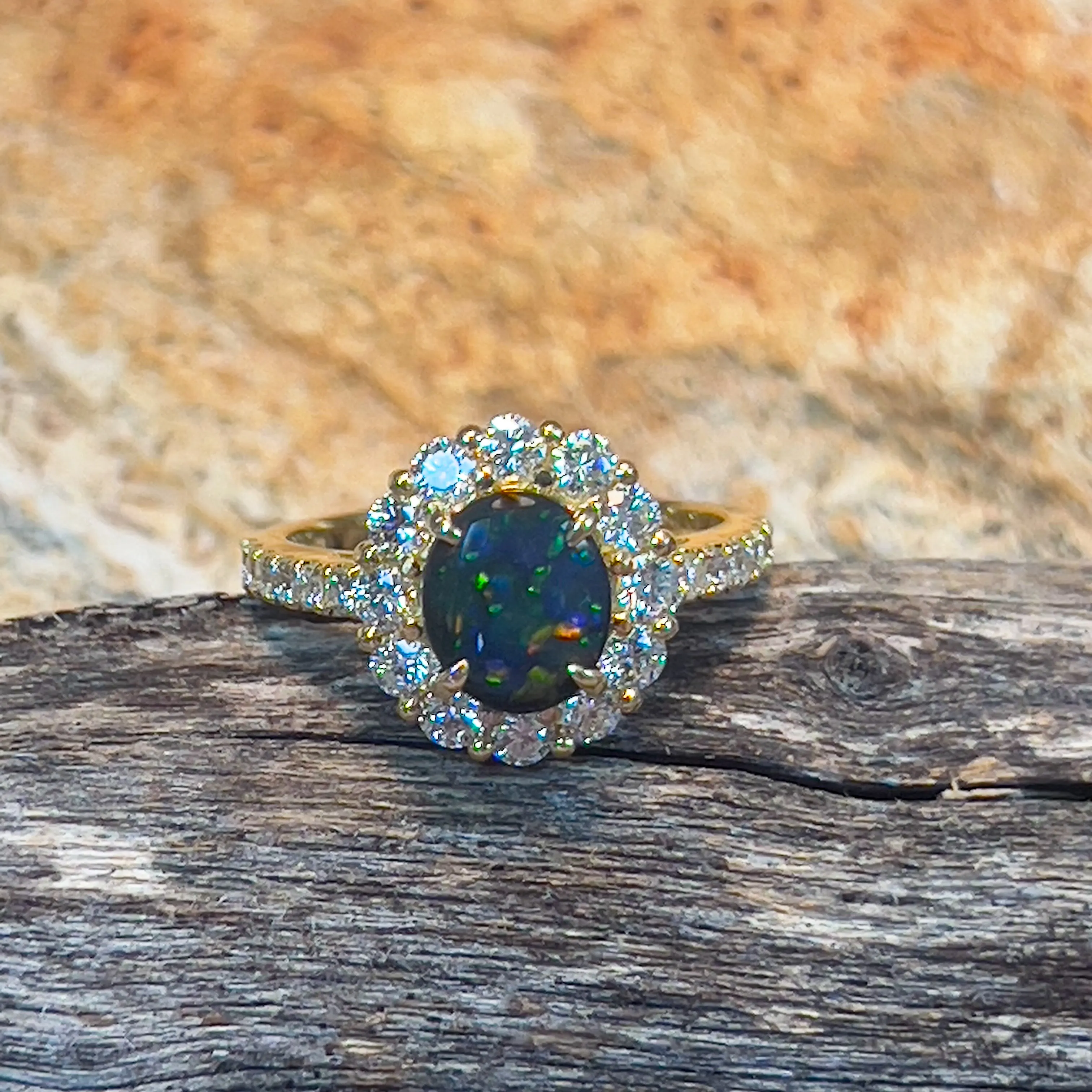 18kt Yellow Gold cluster ring Black Opal 1.03 Diamonds 0.88ct