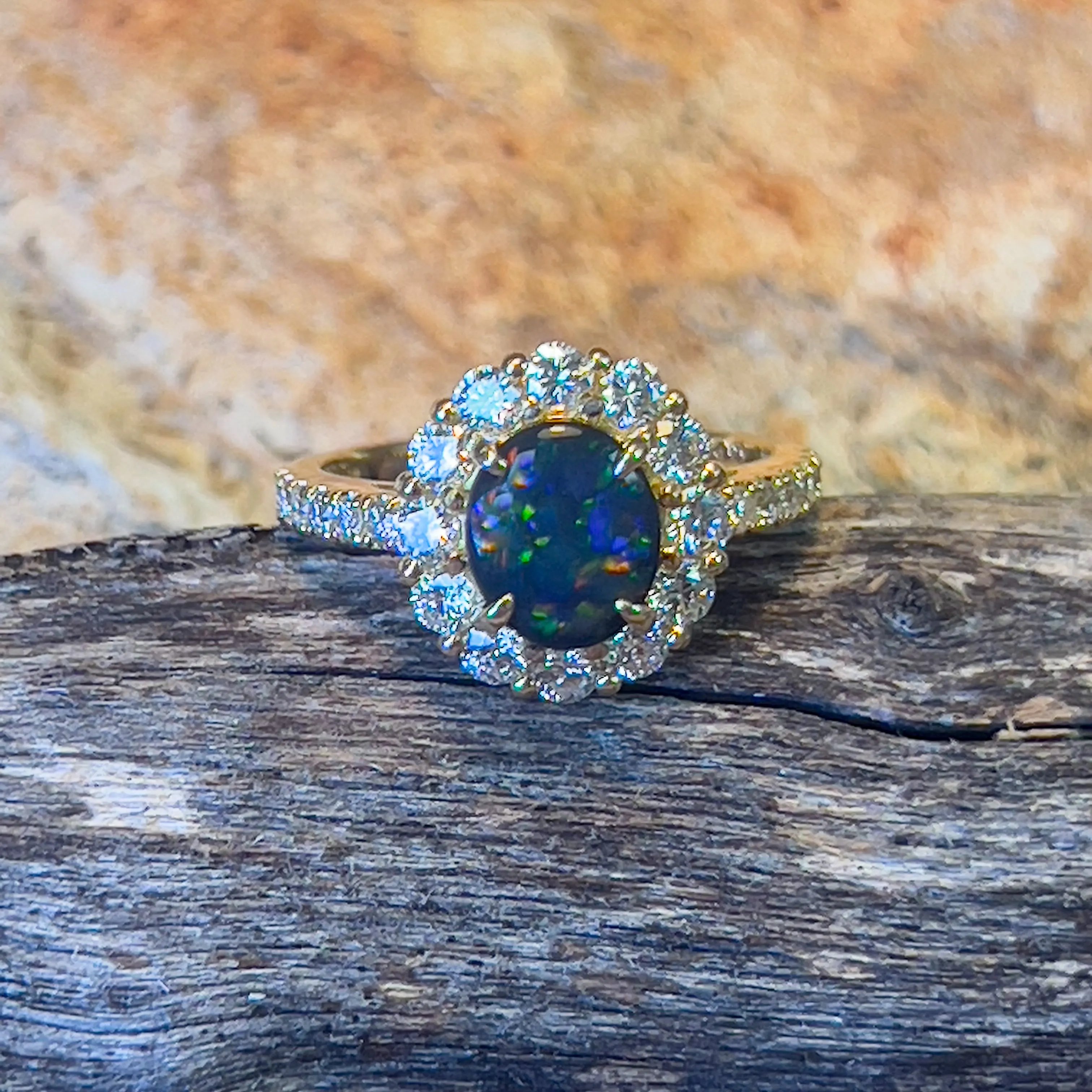 18kt Yellow Gold cluster ring Black Opal 1.03 Diamonds 0.88ct