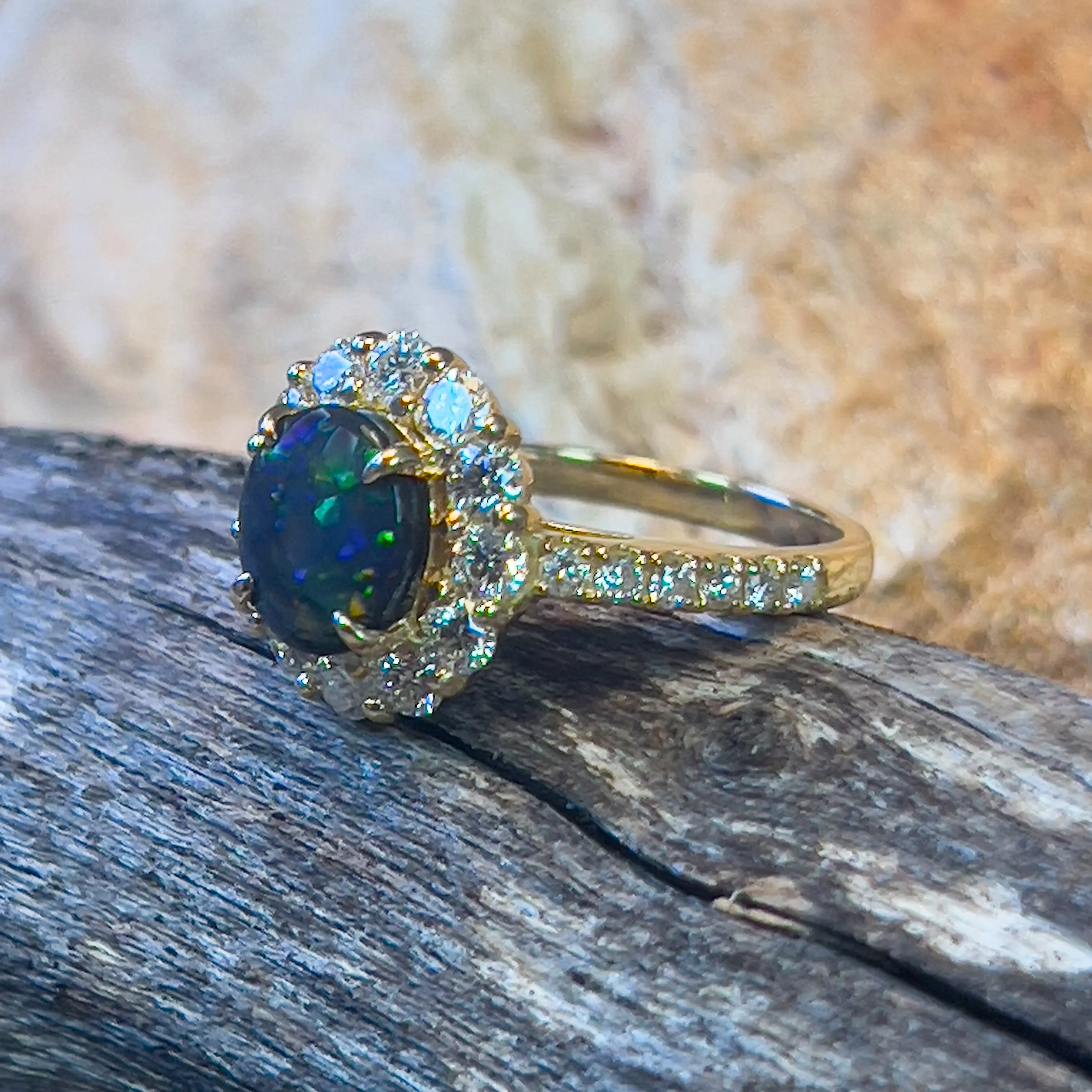 18kt Yellow Gold cluster ring Black Opal 1.03 Diamonds 0.88ct