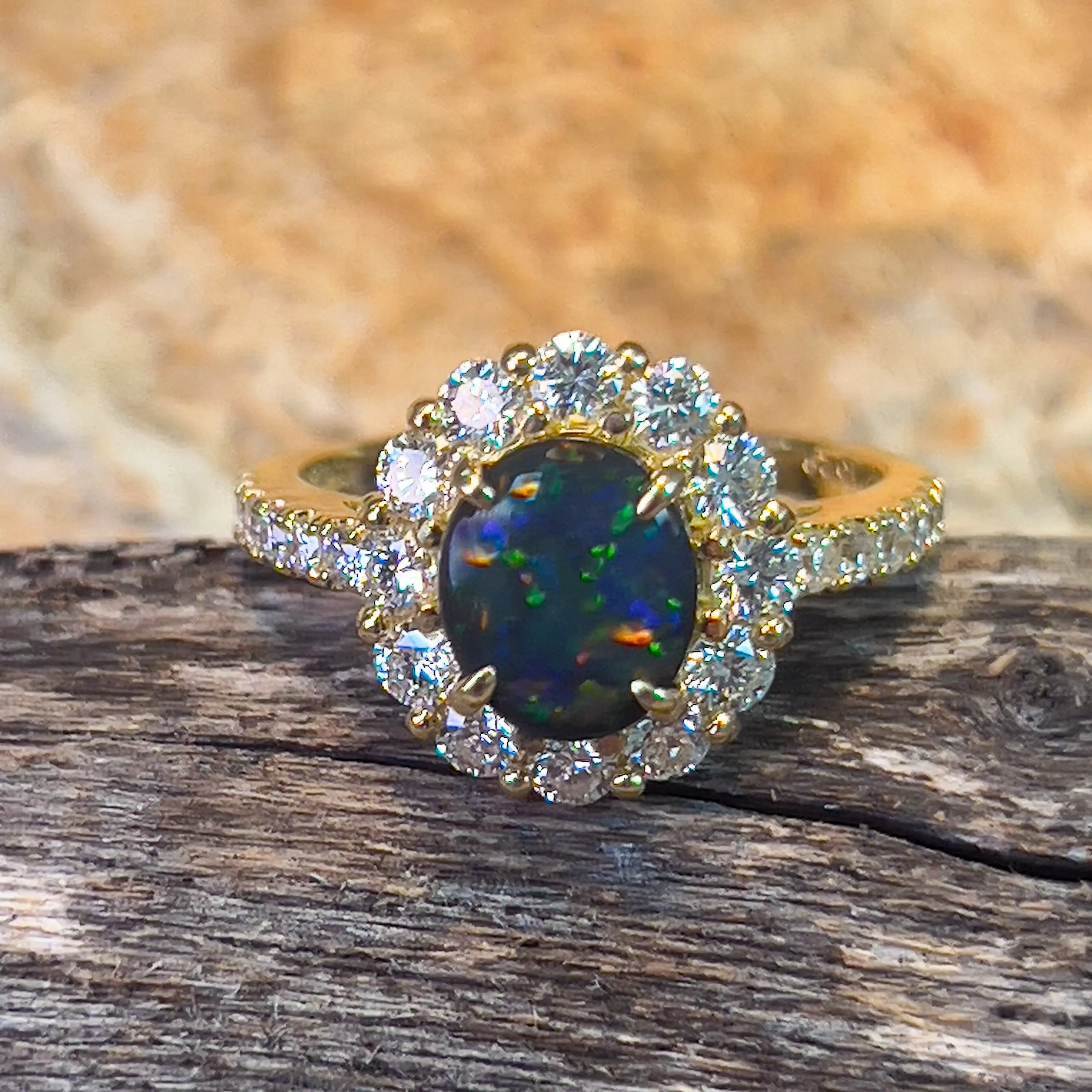 18kt Yellow Gold cluster ring Black Opal 1.03 Diamonds 0.88ct