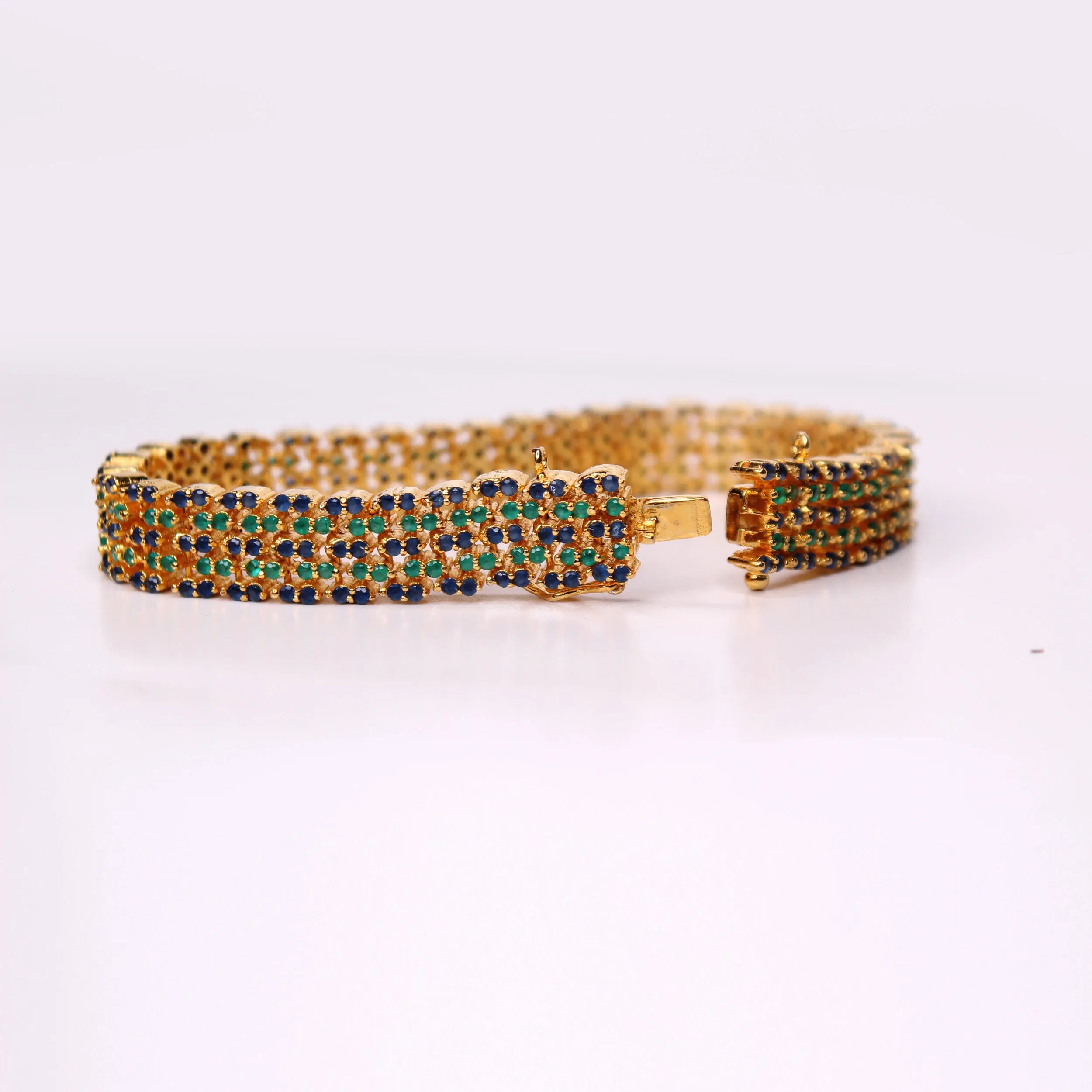 Bracelet in Blue Onyx with Jade