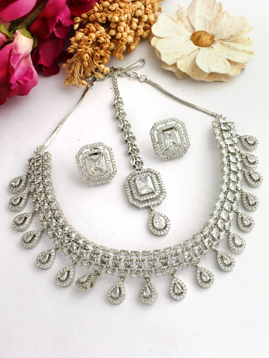 Elina Bib Necklace Set