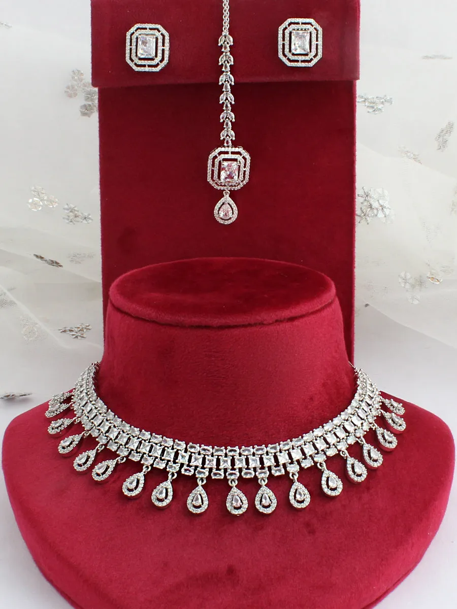 Elina Bib Necklace Set