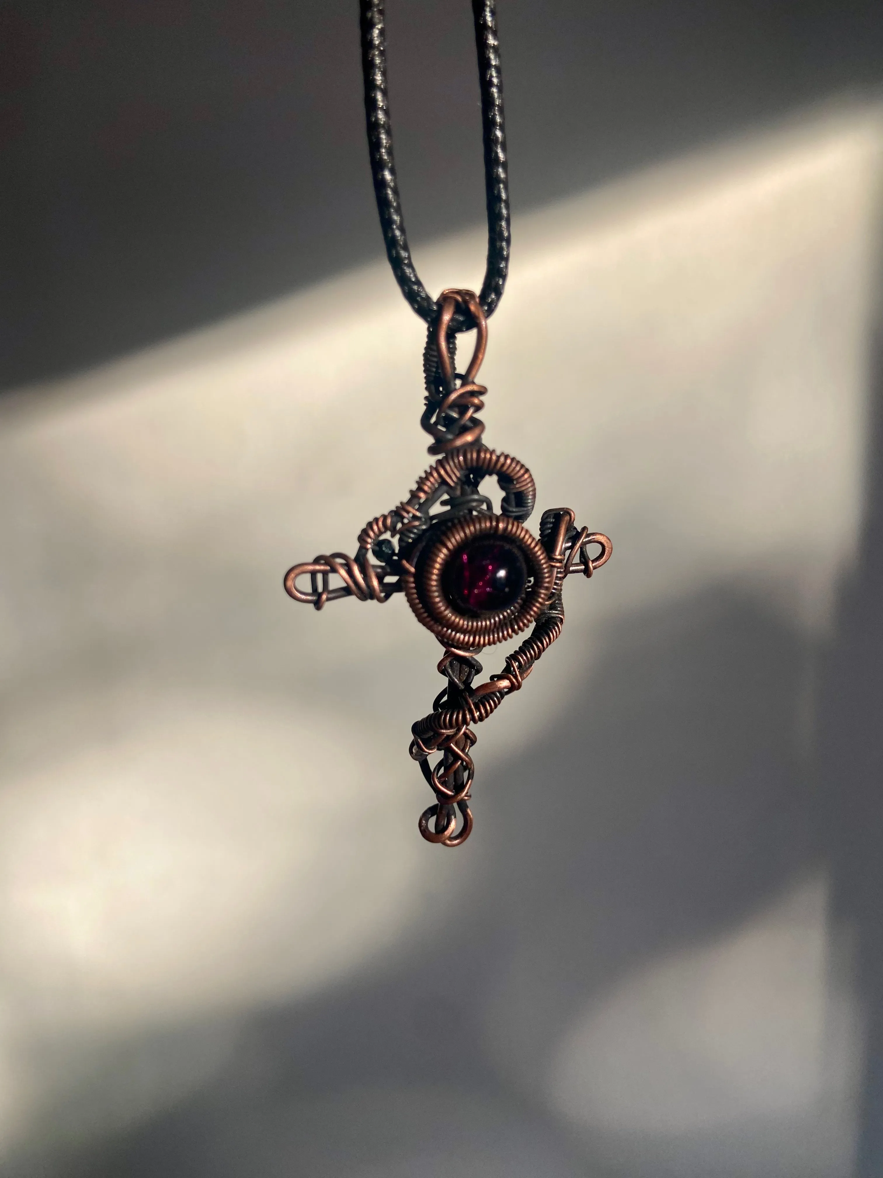 Garnet| Wire Wrapped Jewelry | Cross｜Copper wire jewelry | Pendant | Gemstone | Unqiue | Handmade