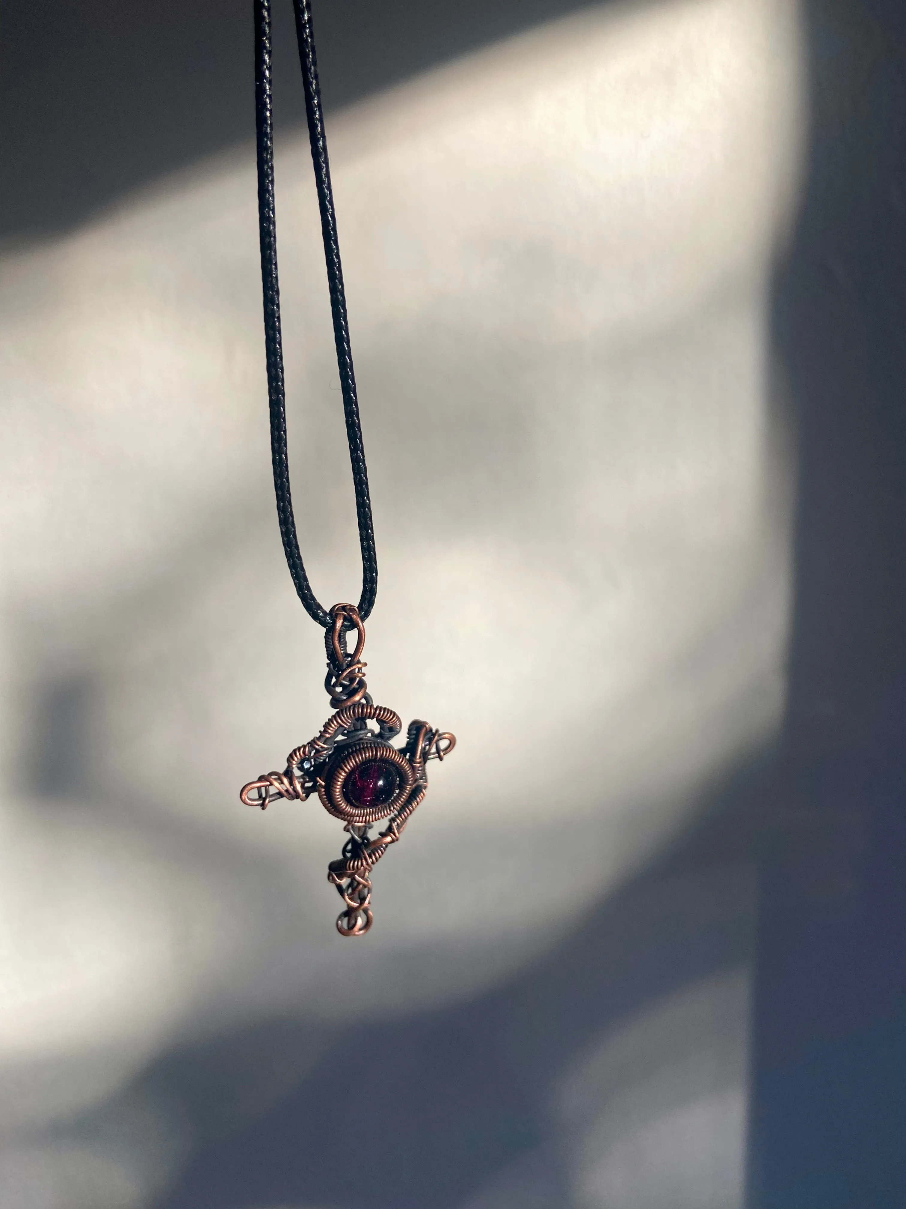 Garnet| Wire Wrapped Jewelry | Cross｜Copper wire jewelry | Pendant | Gemstone | Unqiue | Handmade