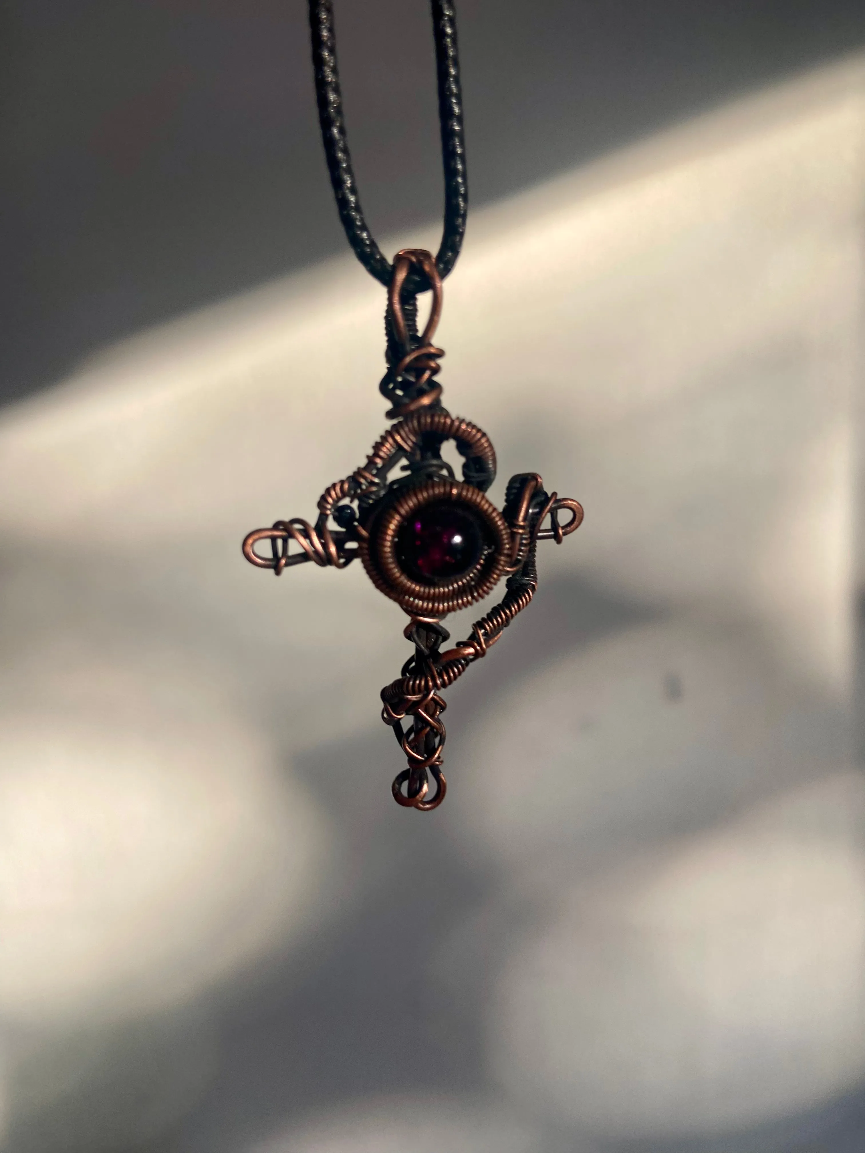 Garnet| Wire Wrapped Jewelry | Cross｜Copper wire jewelry | Pendant | Gemstone | Unqiue | Handmade