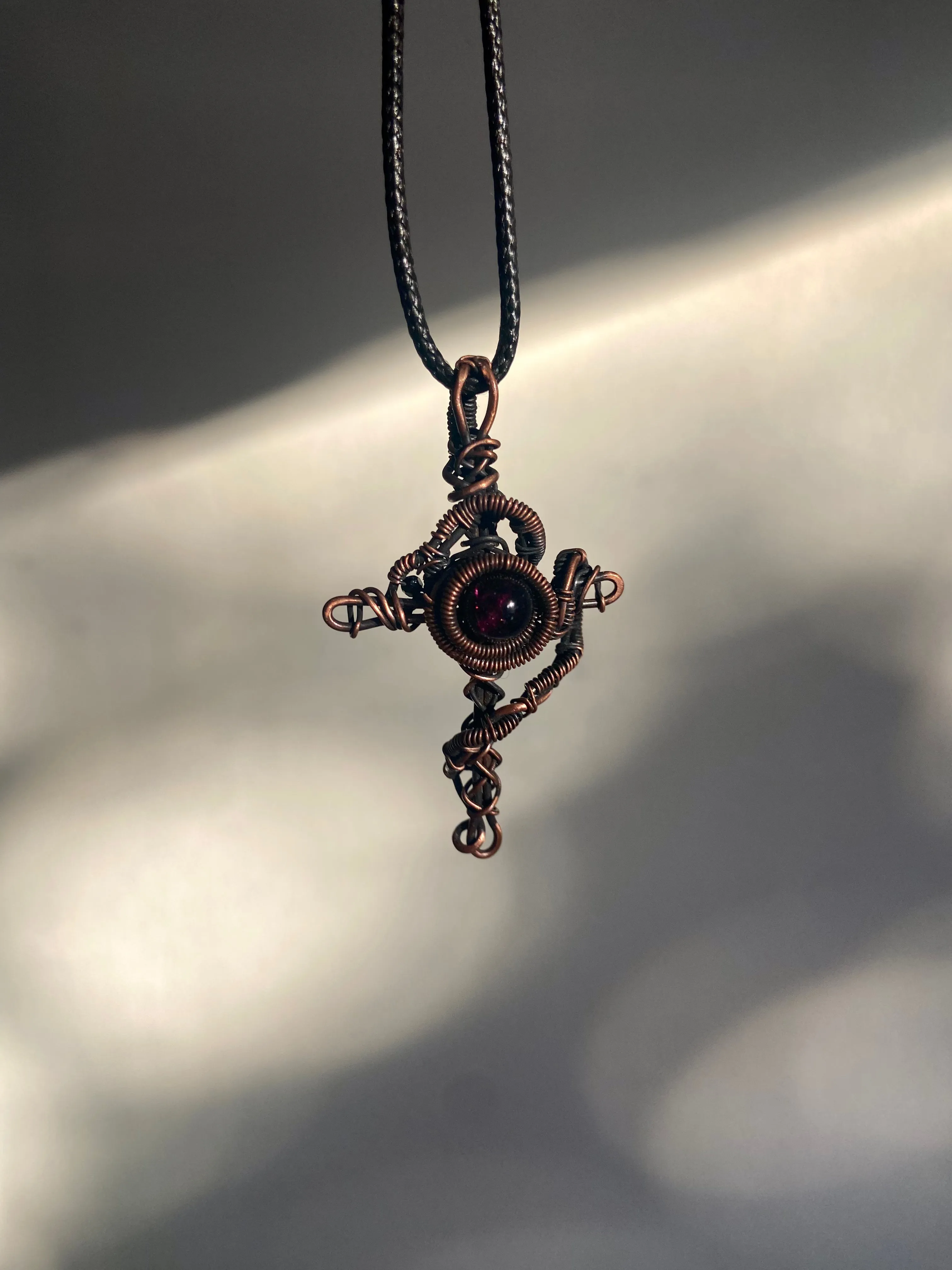 Garnet| Wire Wrapped Jewelry | Cross｜Copper wire jewelry | Pendant | Gemstone | Unqiue | Handmade