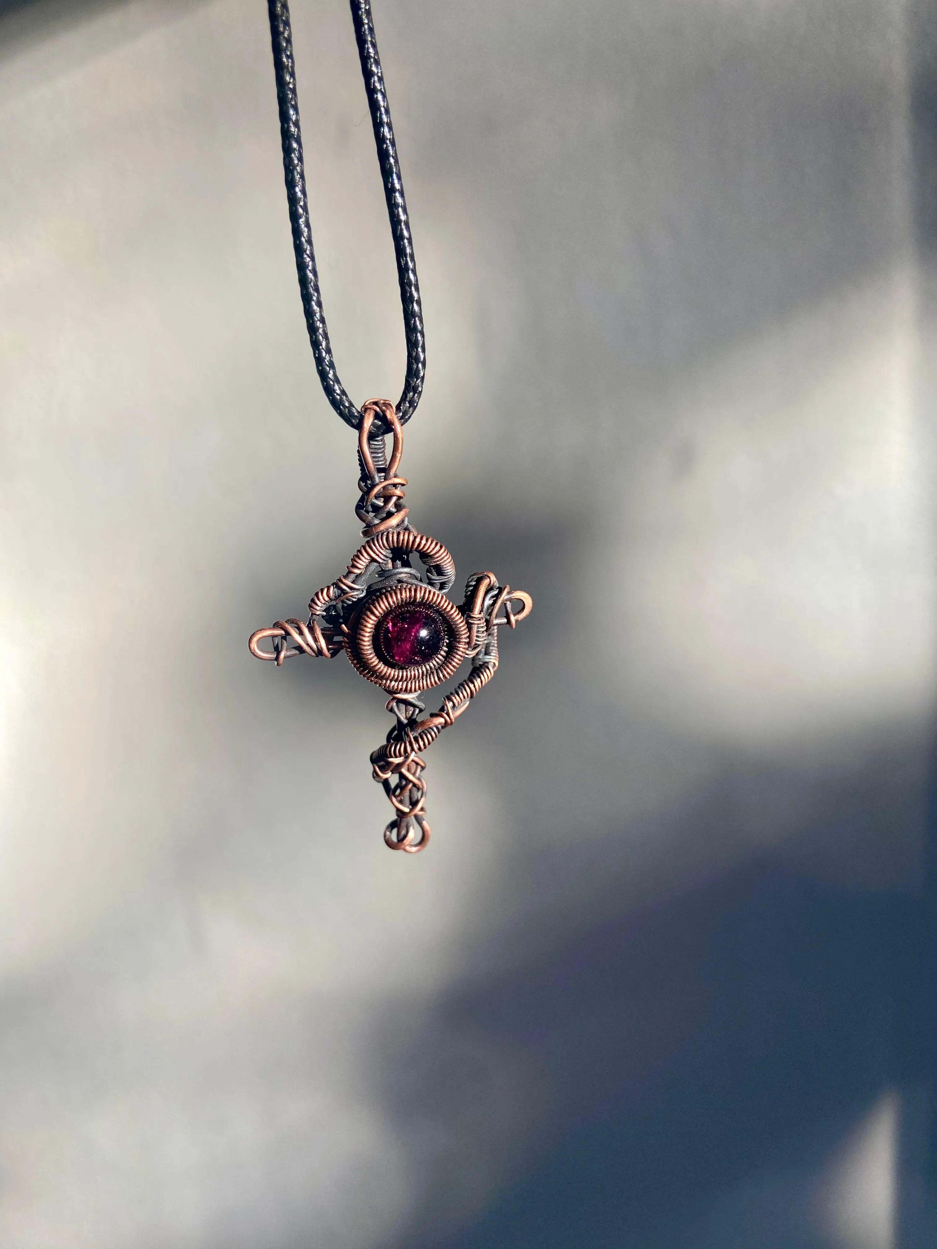 Garnet| Wire Wrapped Jewelry | Cross｜Copper wire jewelry | Pendant | Gemstone | Unqiue | Handmade