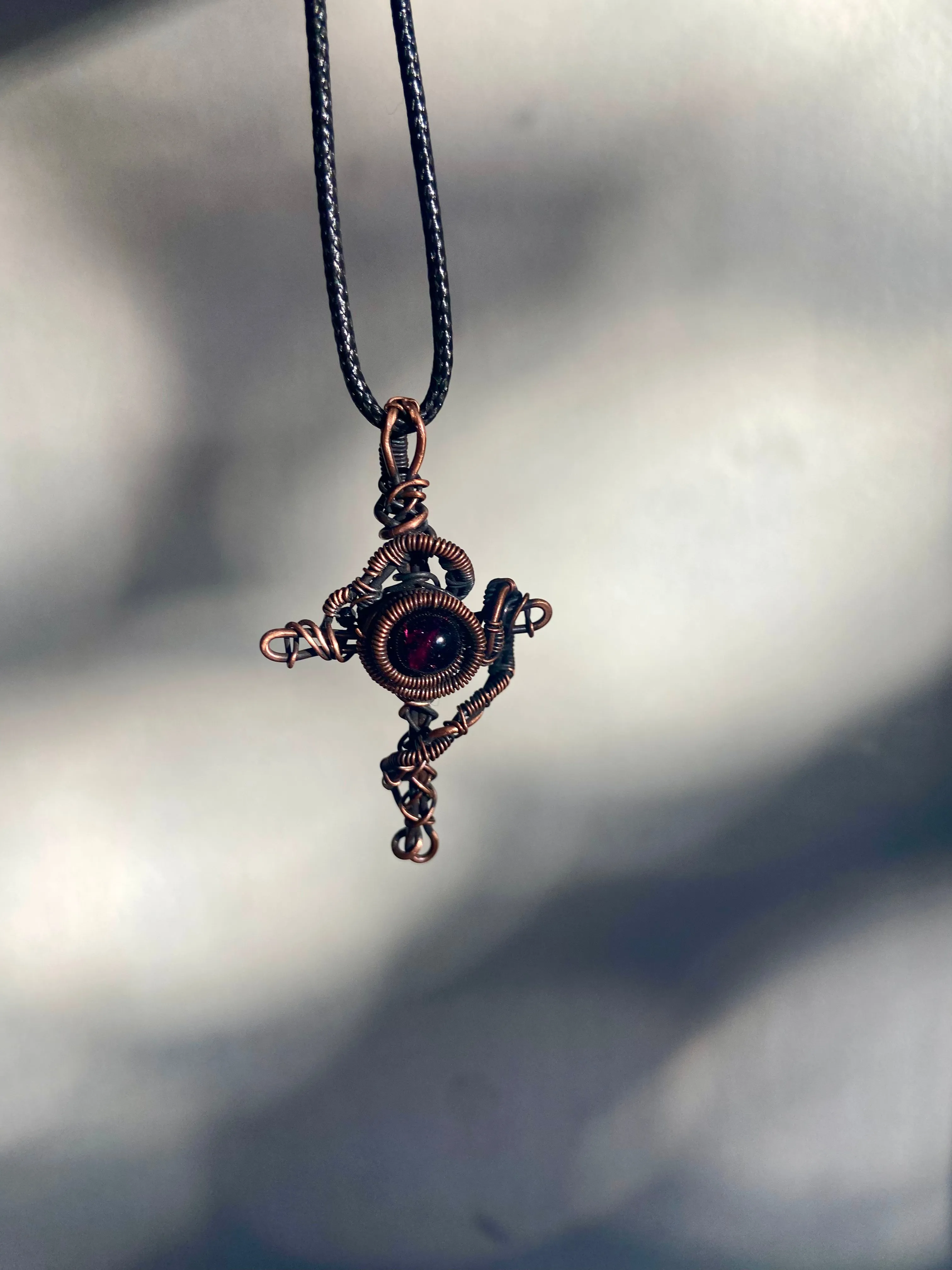 Garnet| Wire Wrapped Jewelry | Cross｜Copper wire jewelry | Pendant | Gemstone | Unqiue | Handmade