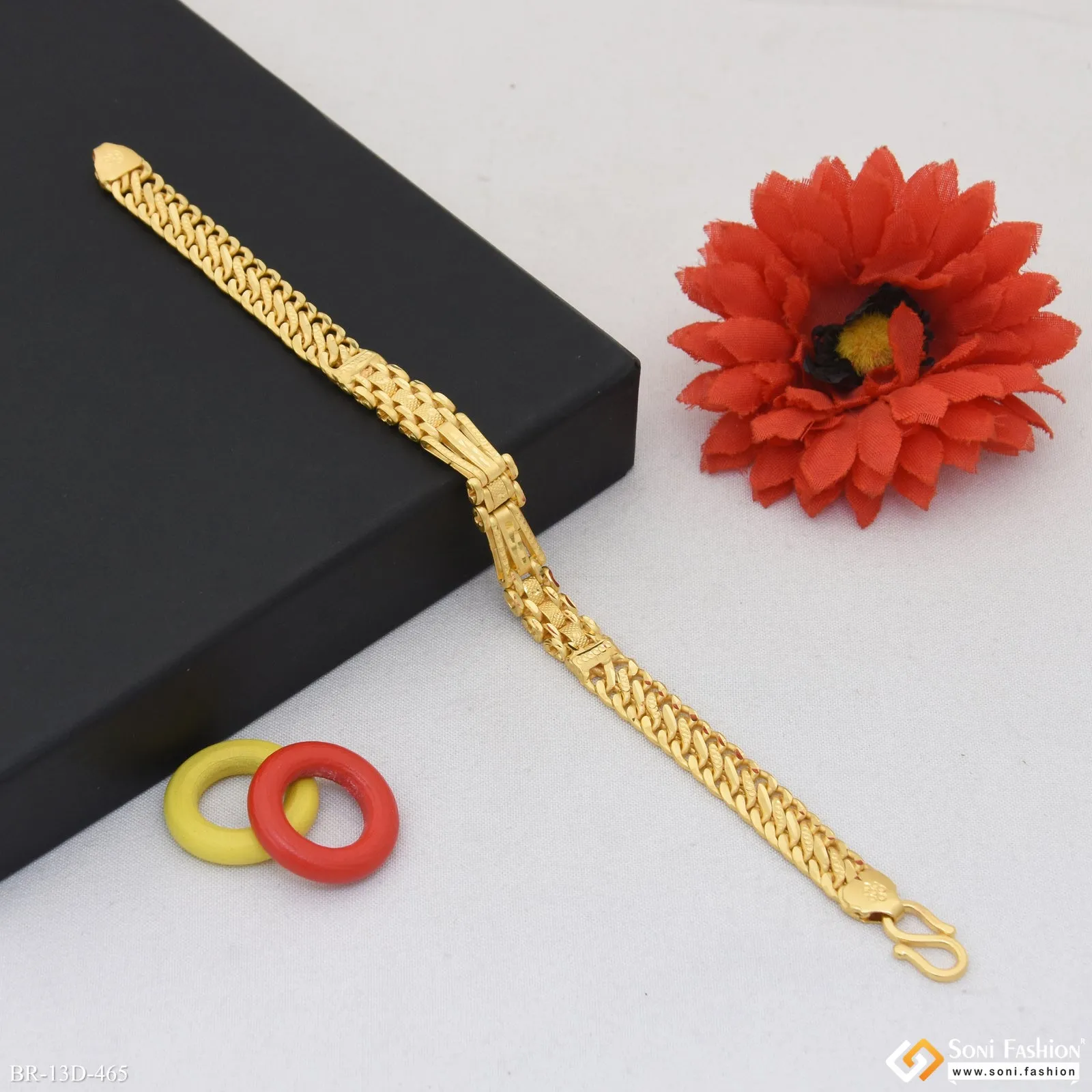 Gorgeous Design Gold Plated Bracelet for Men - Style D465