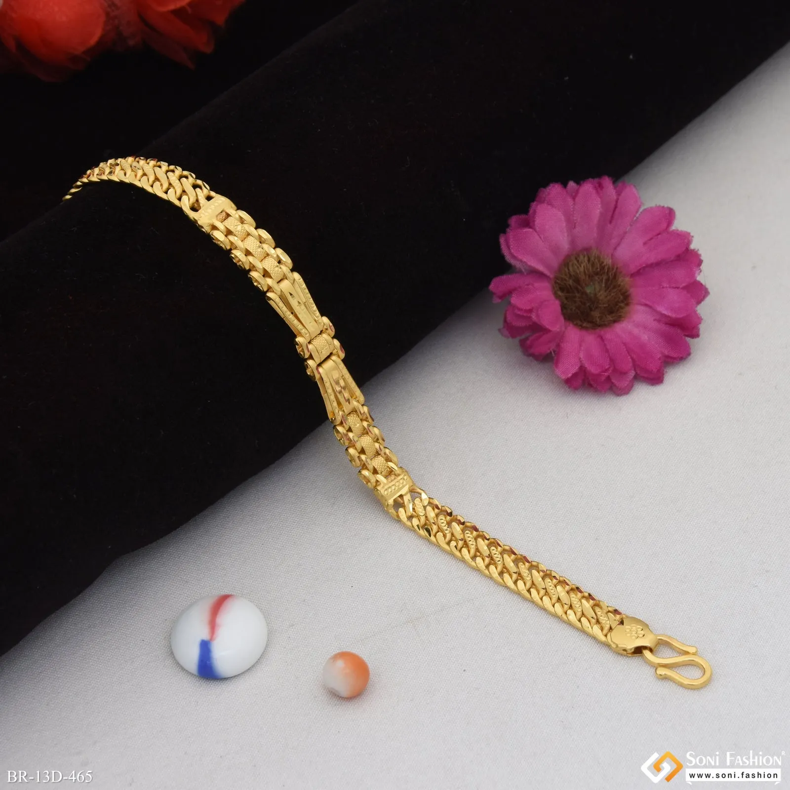Gorgeous Design Gold Plated Bracelet for Men - Style D465