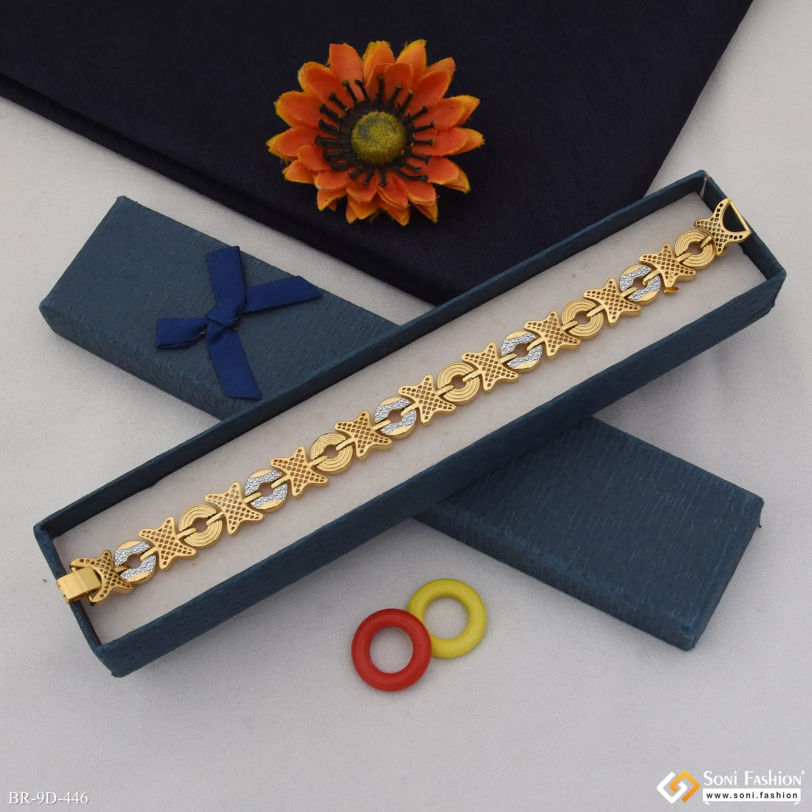 Gorgeous Design Golden & Silver Color Bracelet for Men - Style D446