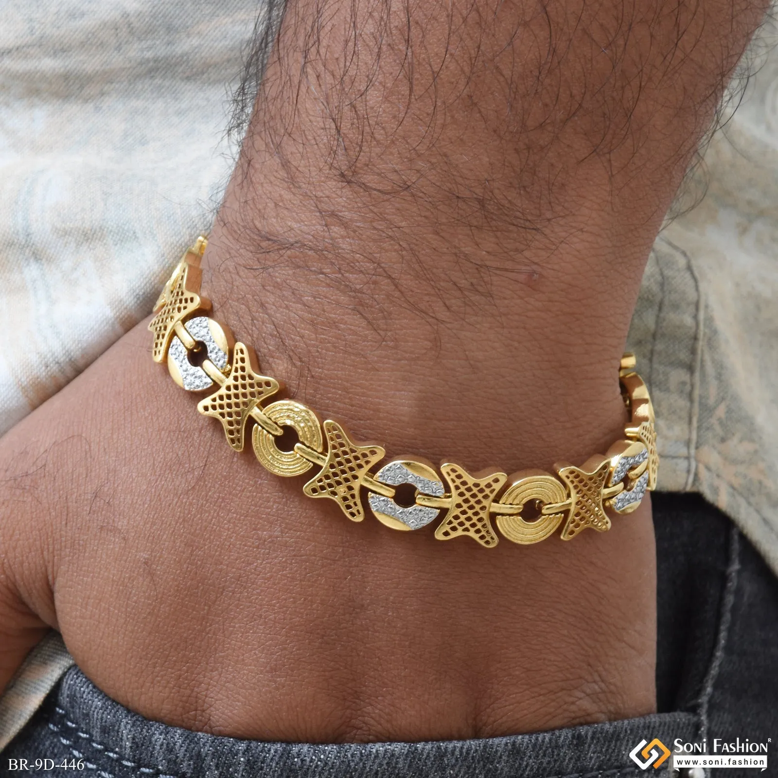 Gorgeous Design Golden & Silver Color Bracelet for Men - Style D446