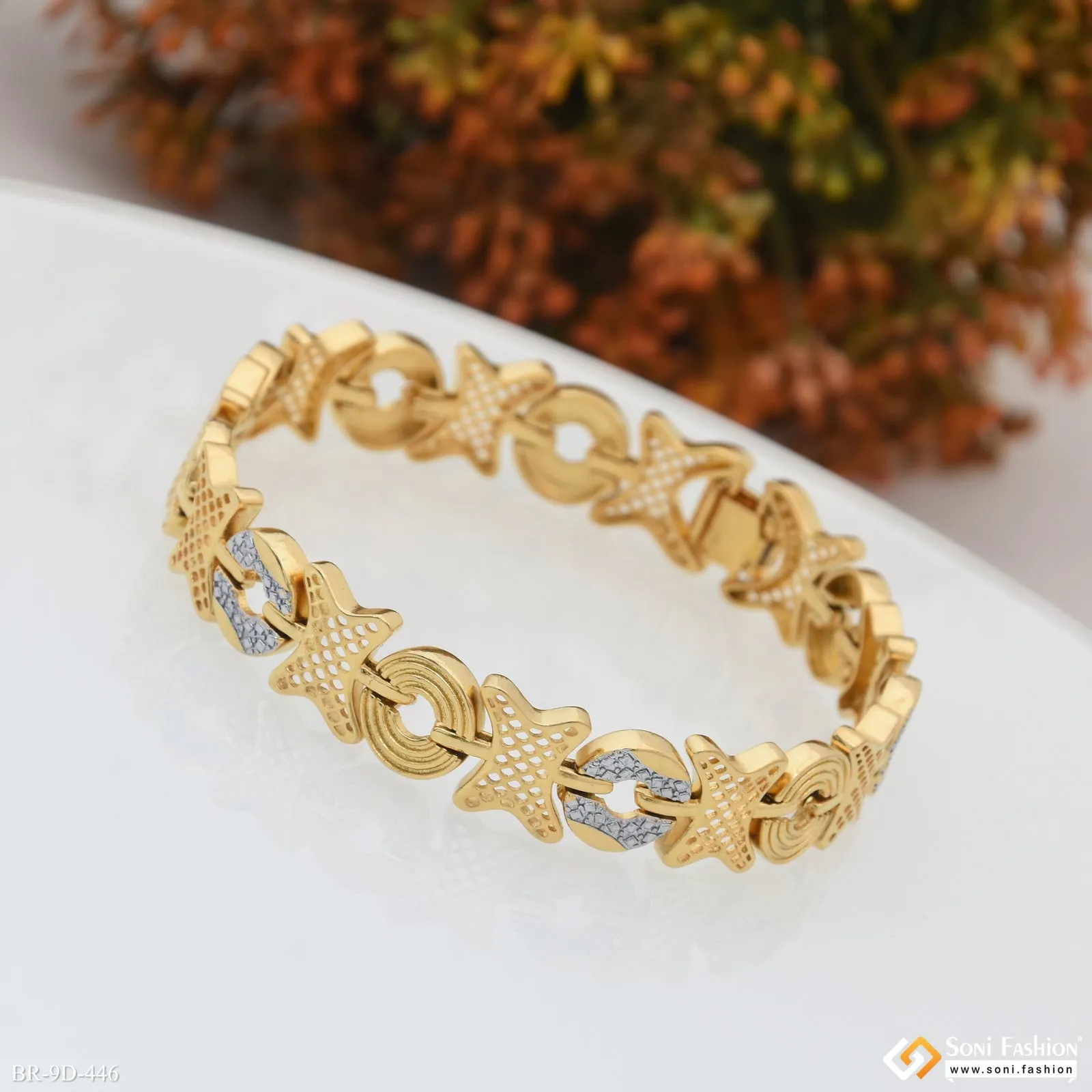 Gorgeous Design Golden & Silver Color Bracelet for Men - Style D446