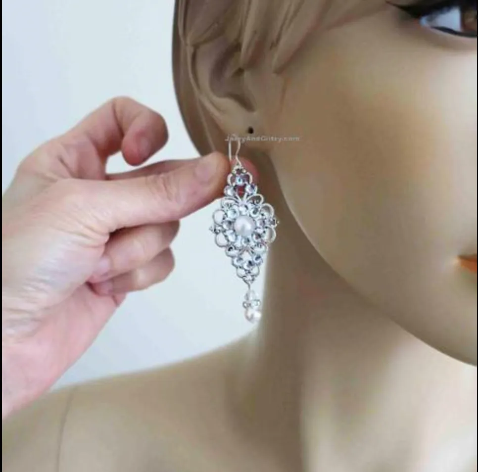 Side Brooch Pearl Necklace Ayli
