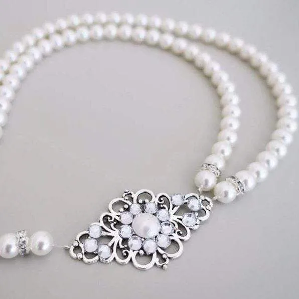 Side Brooch Pearl Necklace Ayli