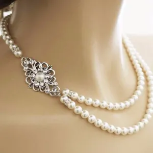 Side Brooch Pearl Necklace Ayli